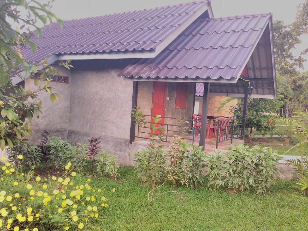 Ban Suan Sukjai Mae Sariang Hotel ภายนอก รูปภาพ