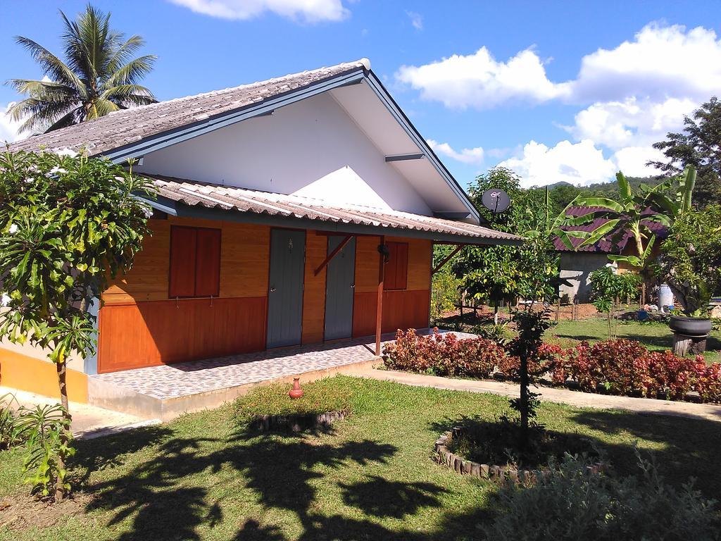 Ban Suan Sukjai Mae Sariang Hotel ภายนอก รูปภาพ