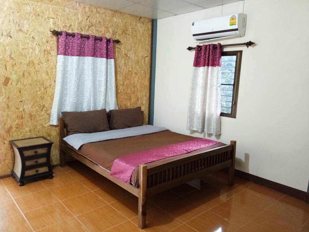 Ban Suan Sukjai Mae Sariang Hotel ภายนอก รูปภาพ