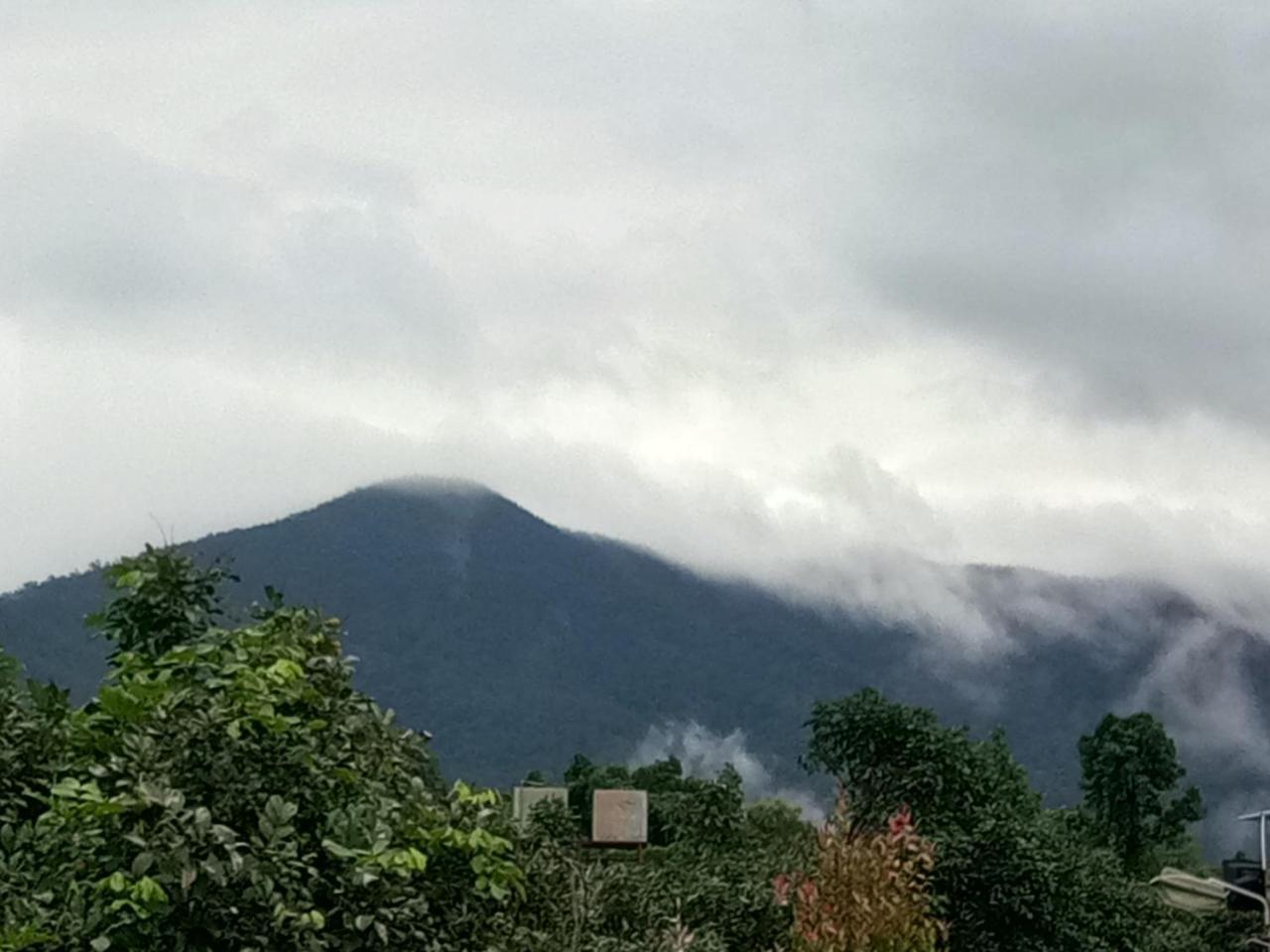 Ban Suan Sukjai Mae Sariang Hotel ภายนอก รูปภาพ