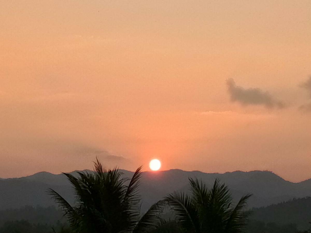 Ban Suan Sukjai Mae Sariang Hotel ภายนอก รูปภาพ