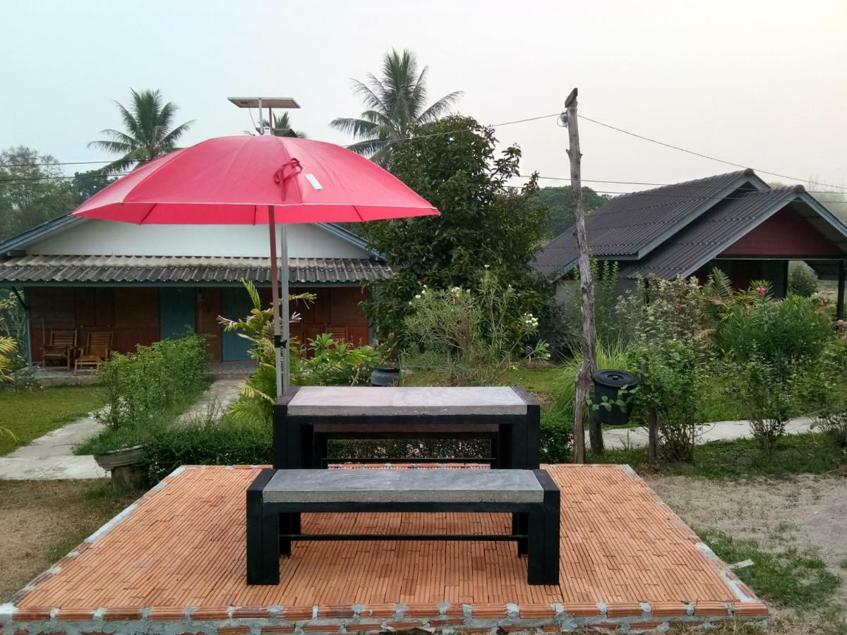 Ban Suan Sukjai Mae Sariang Hotel ภายนอก รูปภาพ