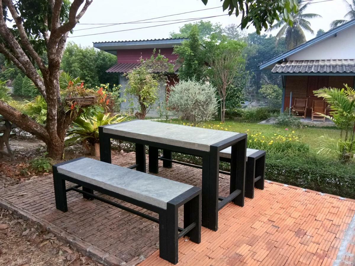 Ban Suan Sukjai Mae Sariang Hotel ภายนอก รูปภาพ