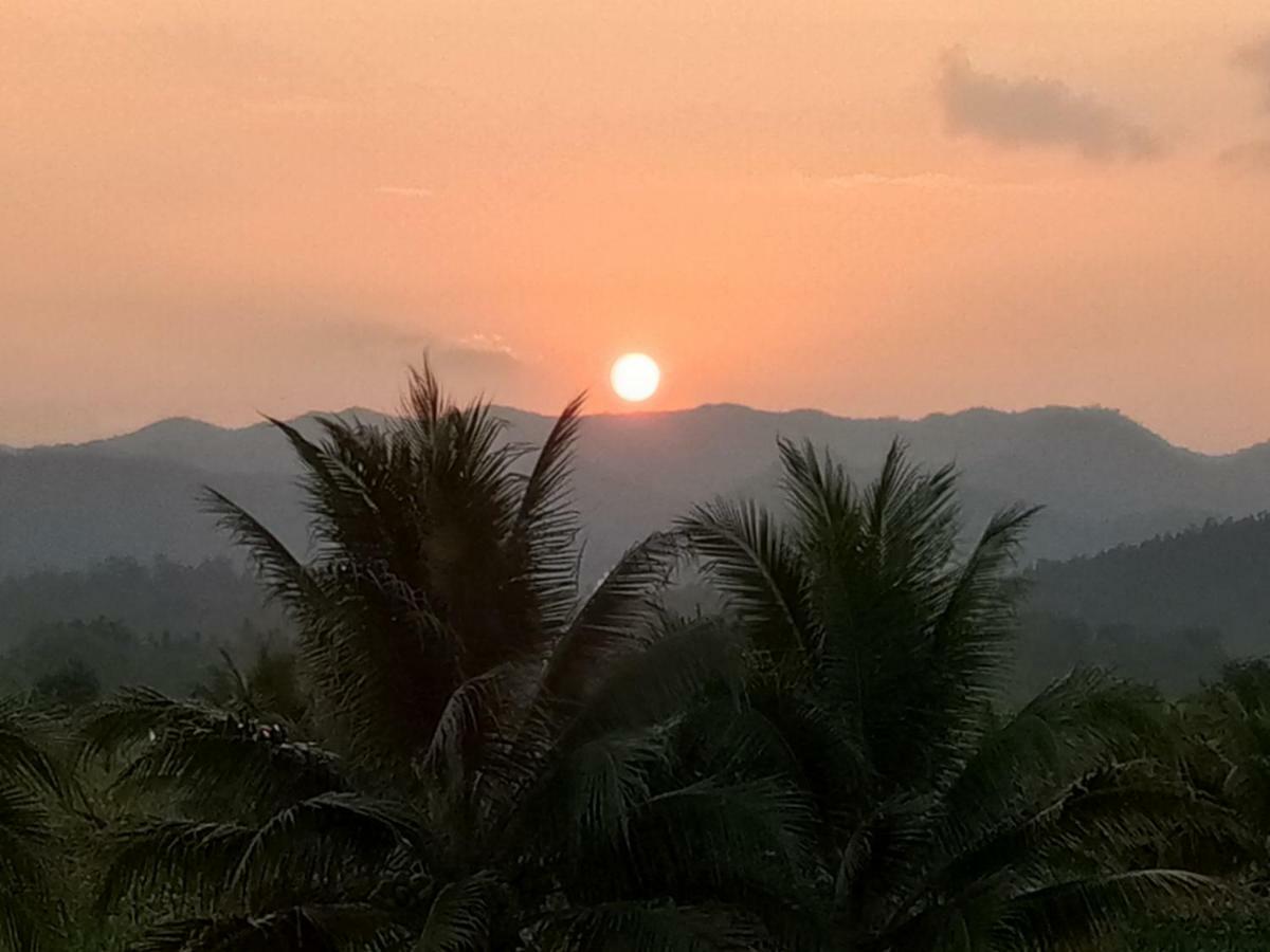 Ban Suan Sukjai Mae Sariang Hotel ภายนอก รูปภาพ