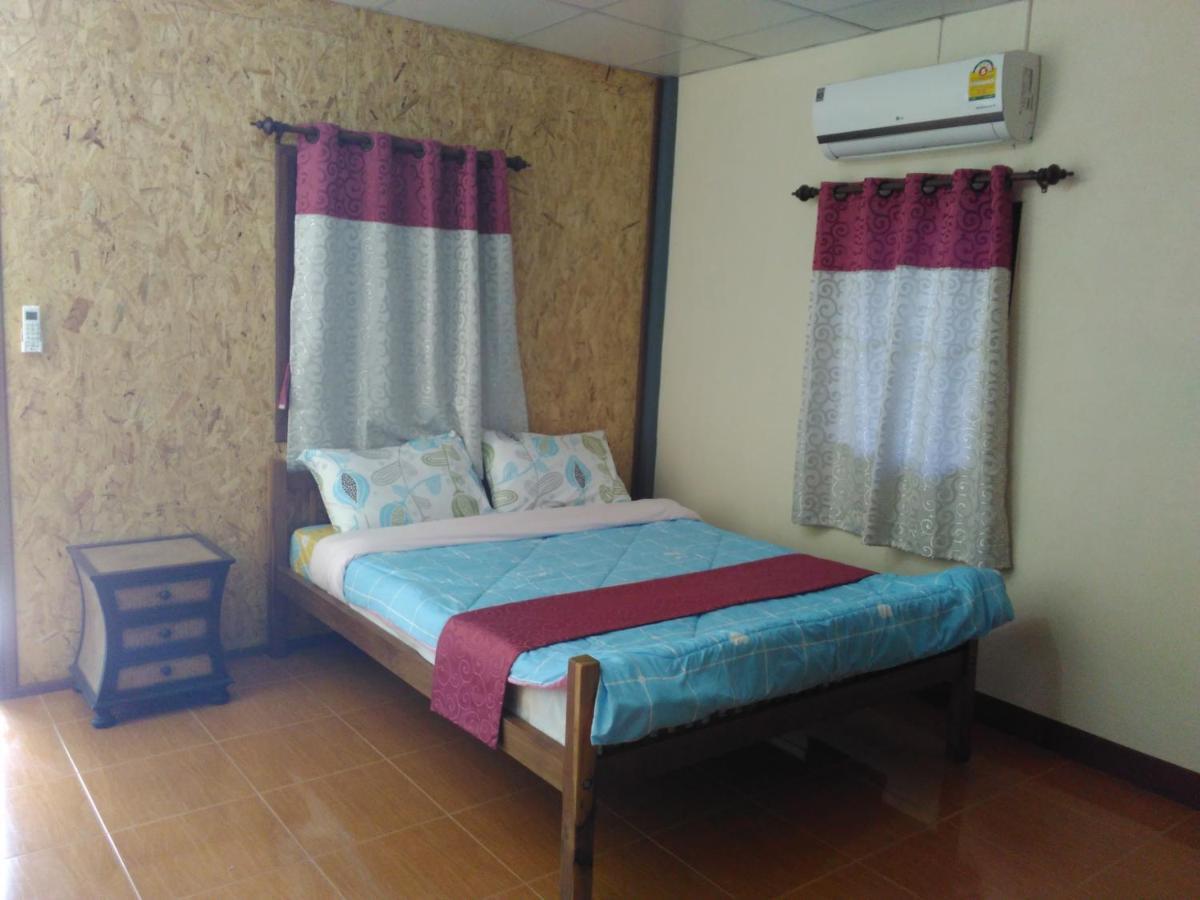 Ban Suan Sukjai Mae Sariang Hotel ภายนอก รูปภาพ